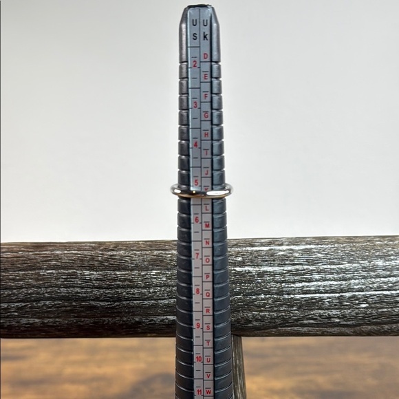 Silver Women’s Ring - Picture 3 of 3